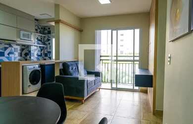 Imagem: O apartamento possui 2 Dormitórios, 1 Banheiro, 1 Vaga na garagem