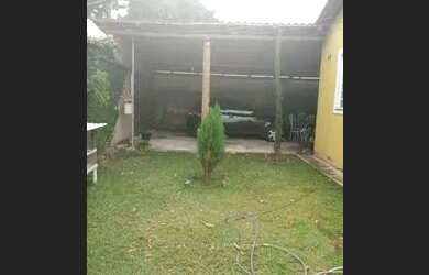 Imagem: A casa possui 2 Dormitórios, 1 Banheiro, 3 Vagas na garagem