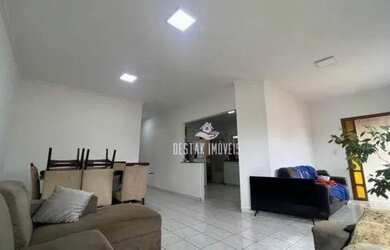 Imagem: A casa possui 3 Dormitórios, 3 Banheiros, 5 Vagas na garagem