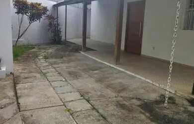 Imagem: A casa possui 3 Dormitórios, 4 Banheiros, 3 Vagas na garagem