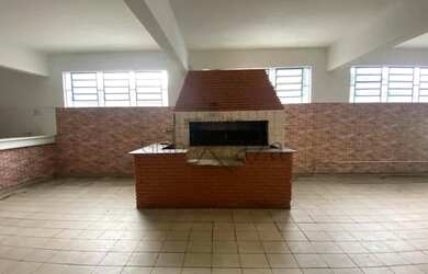 Imagem: O depósito possui 3 Vagas na garagem, 270m² de Área e está