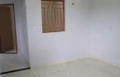 Imagem: A casa possui 2 Dormitórios, 2 Banheiros, 2 Vagas na garagem