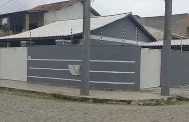 Imagem: A casa possui 3 Dormitórios, 3 Banheiros, 2 Vagas na garagem