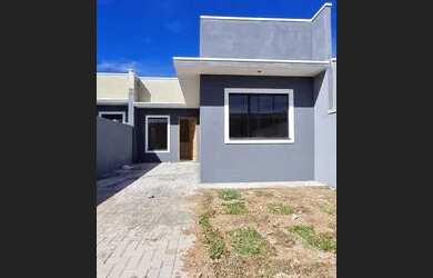 Imagem: A casa possui 2 Dormitórios, 1 Banheiro, 2 Vagas na garagem