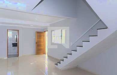 Imagem: A casa possui 3 Dormitórios, 3 Banheiros, 2 Vagas na garagem