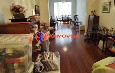 Imagem 1: Alto com vista árvores e comunidade