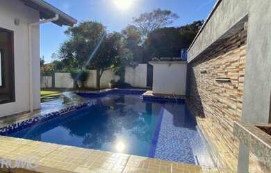 Imagem 4: Casa de esquina. Piscina, Churrasqueira, Guarda roupae515m² de Área