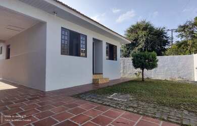 Imagem: A casa possui 3 Dormitórios, 2 Banheiros, 4 Vagas na garagem