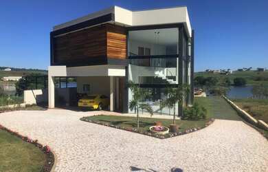 Imagem: A casa em condomínio possui 4 Dormitórios, 5 Banheiros, 5