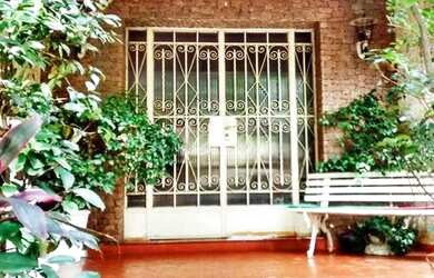 Imagem: A casa possui 3 Dormitórios, 1 Banheiro, 3 Vagas na garagem