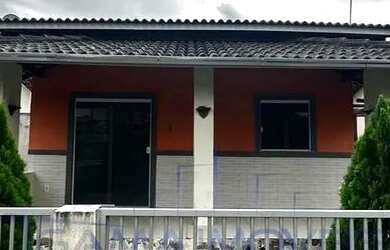 Imagem: A casa possui 2 Dormitórios, 2 Banheiros, 3 Vagas na garagem