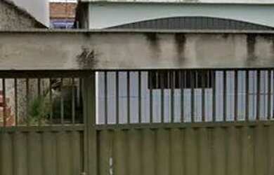 Imagem: A casa possui 3 Dormitórios, 2 Banheiros, 3 Vagas na garagem