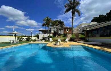 Imagem: A casa em condomínio possui 5 Dormitórios, 5 Banheiros, 5