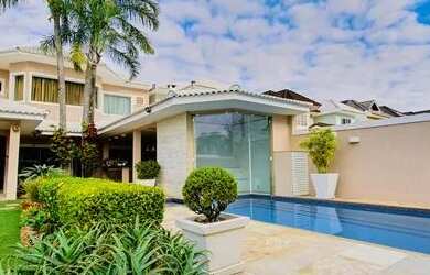 Imagem: A casa em condomínio possui 4 Dormitórios, 5 Banheiros, 4