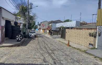 Imagem: A casa possui 4 Dormitórios, 4 Banheiros, 3 Vagas na garagem