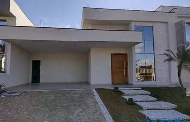 Imagem: A casa em condomínio possui 3 Dormitórios, 2 Banheiros, 2