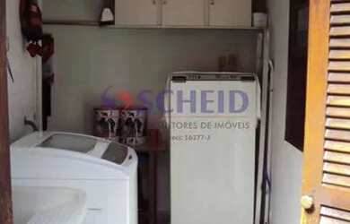 Imagem: A casa possui 3 Dormitórios, 3 Banheiros, 4 Vagas na garagem