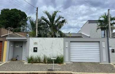 Imagem: A casa possui 3 Dormitórios, 3 Banheiros, 4 Vagas na garagem