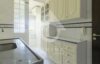 Imagem: O apartamento possui 3 Dormitórios, 1 Banheiro, 1 Vaga na garagem