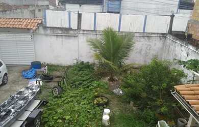 Imagem: A casa possui 4 Dormitórios, 1 Banheiro, 4 Vagas na garagem