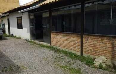 Imagem: A casa possui 2 Dormitórios, 2 Banheiros, 262m² de Área e