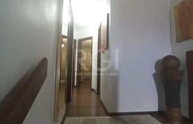 Imagem: A casa possui 4 Dormitórios, 3 Banheiros, 2 Vagas na garagem