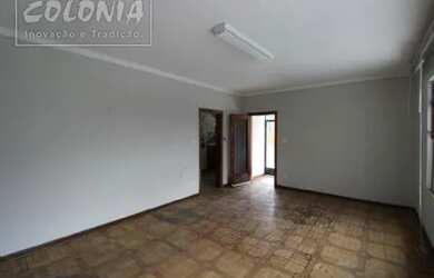 Imagem: A casa possui 3 Dormitórios, 2 Banheiros, 3 Vagas na garagem