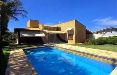 Imagem: A casa em condomínio possui 4 Dormitórios, 5 Banheiros, 5