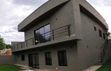 Imagem: A casa em condomínio possui 4 Dormitórios, 5 Banheiros, 4