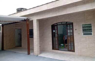 Imagem: A casa possui 1 Dormitório, 1 Banheiro, 1 Vaga na garagem