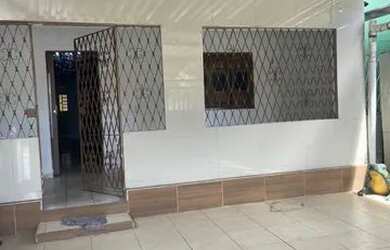 Imagem: A casa possui 3 Dormitórios, 2 Banheiros, 2 Vagas na garagem