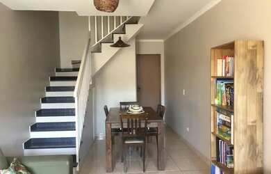 Imagem: A casa possui 2 Dormitórios, 3 Banheiros, 2 Vagas na garagem