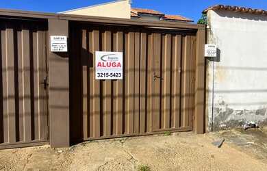 Imagem: A casa possui 2 Dormitórios, 1 Banheiro, 1 Vaga na garagem