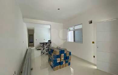 Imagem: A casa possui 3 Dormitórios, 2 Banheiros, 1 Vaga na garagem