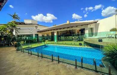 Imagem: A casa possui 5 Dormitórios, 5 Banheiros, 5 Vagas na garagem