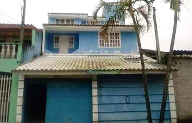 Imagem: A casa possui 4 Dormitórios, 3 Banheiros, 2 Vagas na garagem