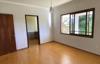 Imagem 11: Casa de esquina. Piscina, Churrasqueira, Guarda roupae515m² de Área