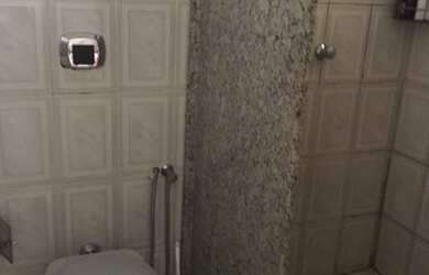 Imagem: A casa possui 3 Dormitórios, 1 Banheiro, 2 Vagas na garagem