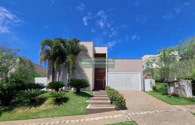 Imagem: A casa em condomínio possui 4 Dormitórios, 5 Banheiros, 4