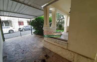 Imagem: A casa possui 4 Dormitórios, 2 Banheiros, 2 Vagas na garagem