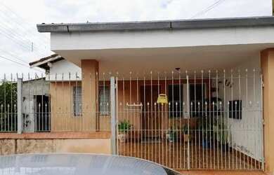 Imagem: A casa possui 3 Dormitórios, 2 Banheiros, 234m² de Área e