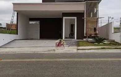 Imagem: A casa em condomínio possui 3 Dormitórios, 2 Banheiros, 4