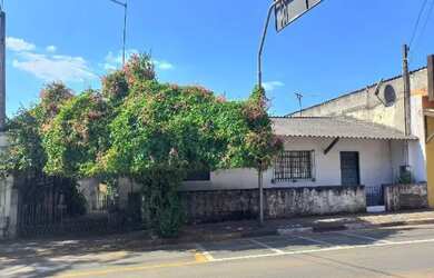 Imagem: A casa possui 2 Dormitórios, 1 Banheiro, 1 Vaga na garagem