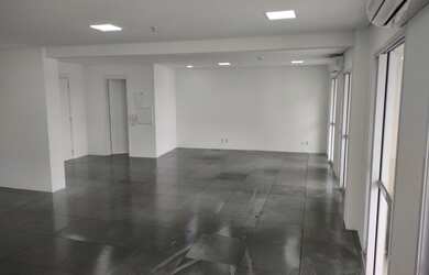 Imagem: O depósito possui 2 Vagas na garagem, 86m² de Área e está