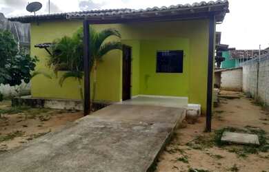 Imagem: A casa possui 2 Dormitórios, 1 Banheiro, 2 Vagas na garagem