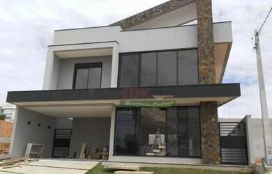 Imagem: A casa em condomínio possui 4 Dormitórios, 4 Banheiros, 4