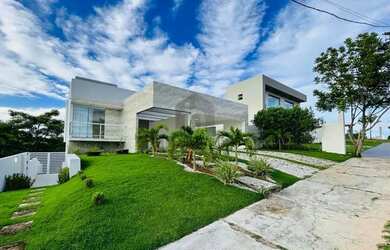 Imagem: A casa em condomínio possui 4 Dormitórios, 5 Banheiros, 3