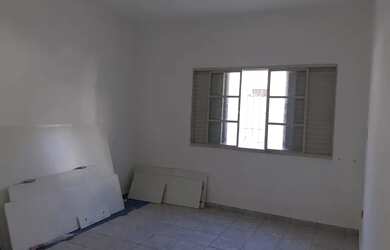 Imagem: A casa possui 4 Dormitórios, 3 Banheiros, 1 Vaga na garagem