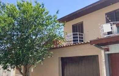 Imagem: A casa possui 3 Dormitórios, 3 Banheiros, 2 Vagas na garagem