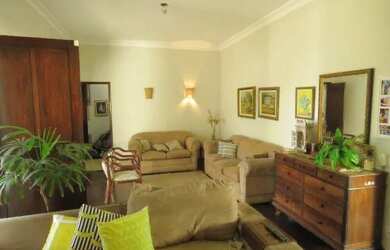 Imagem: A casa possui 5 Dormitórios, 5 Banheiros, 4 Vagas na garagem